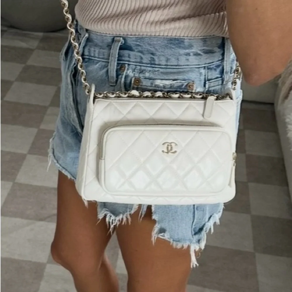 CHANEL White Quilted Crossbody Bag - Picture 3 of 15